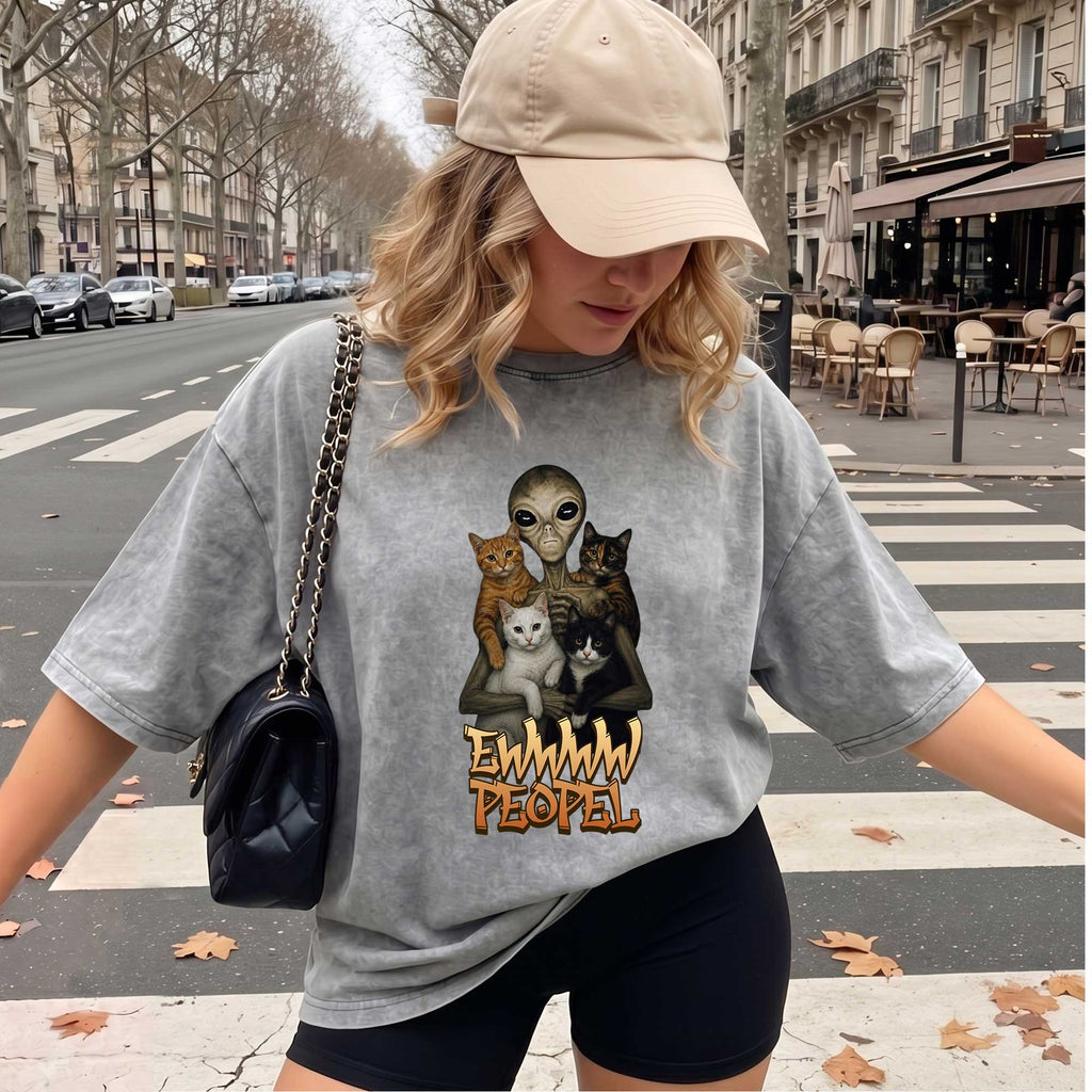 Vintage  Alien "Ewwww People" Cats Graphic T-Shirt