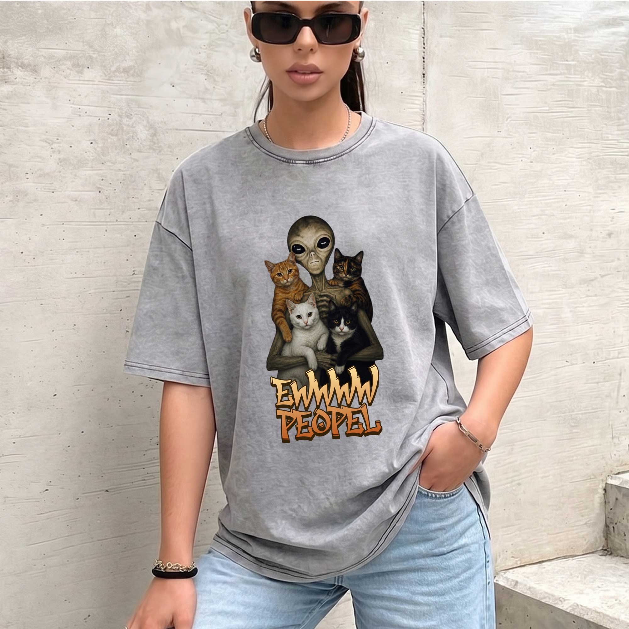 Vintage  Alien "Ewwww People" Cats Graphic T-Shirt