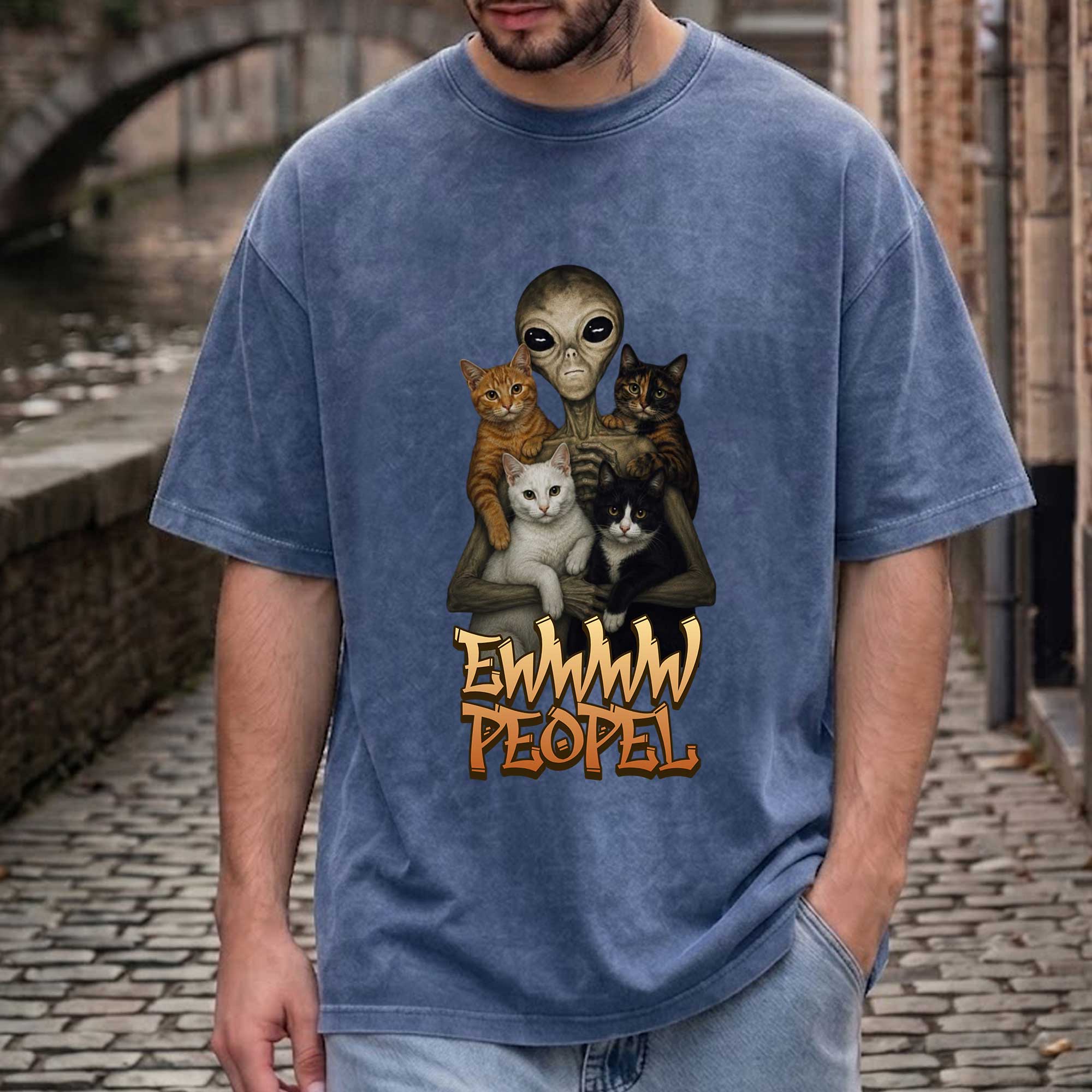 Vintage  Alien "Ewwww People" Cats Graphic T-Shirt
